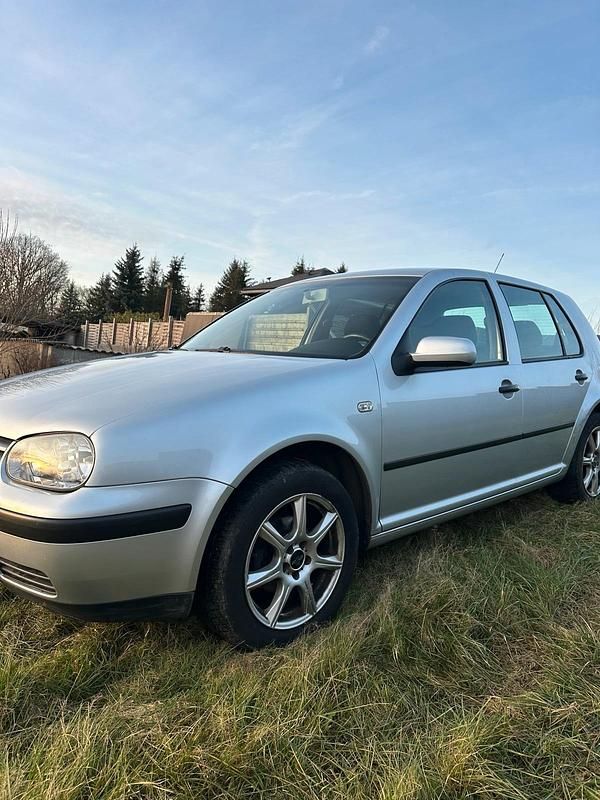 Silber Gebraucht 2002 VW Golf Limousine | 1.450 € (Fairer Preis) - Bild 1/4