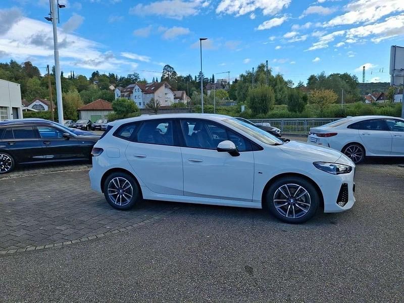 Gebraucht BMW 218 M Sport 136 PS (100 kW) 2024 Alpinweiss 3 Van / Kleinbus