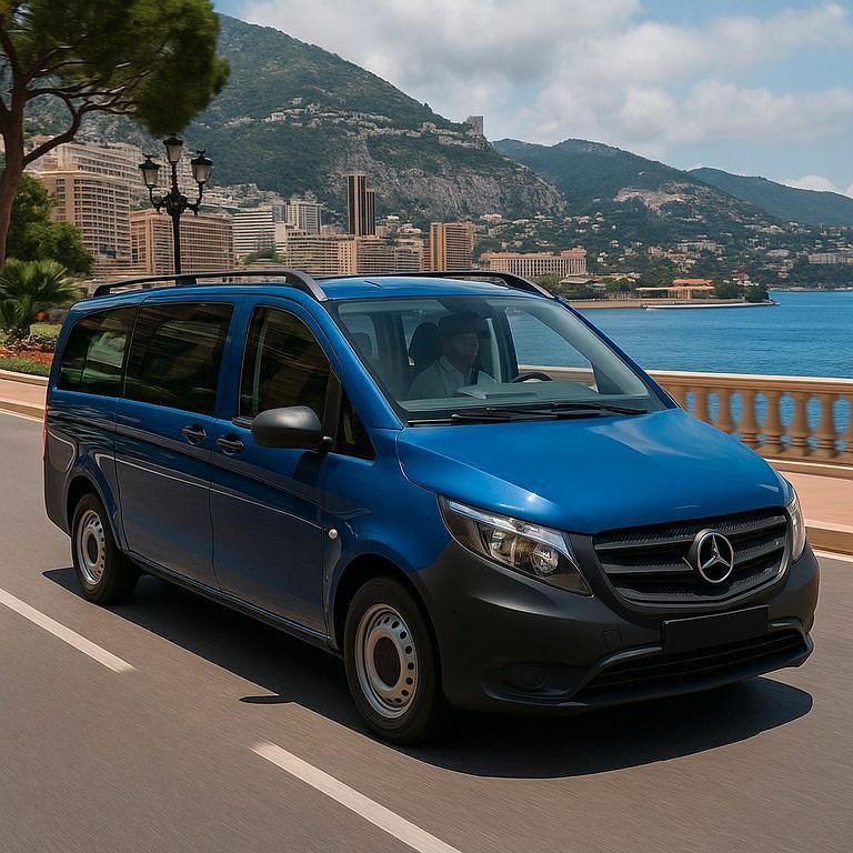 Blau Gebraucht 2017 Mercedes Vito Van / Kleinbus | 18.500 € (Guter Preis) - Bild 1/4