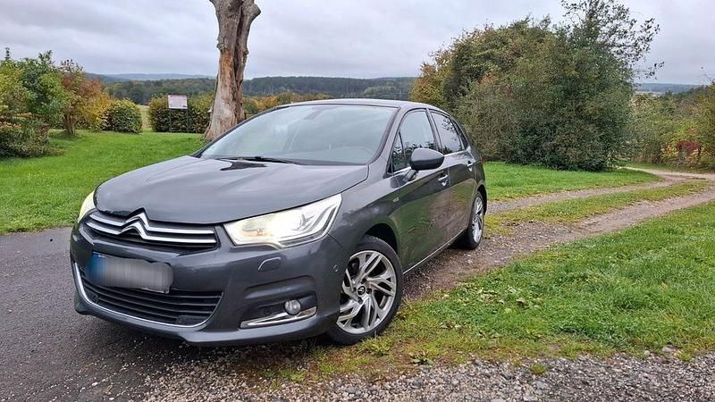 Grau Gebraucht 2010 Citroën C4 Exclusive Limousine | 2.199 € (Fairer Preis) - Bild 1/4