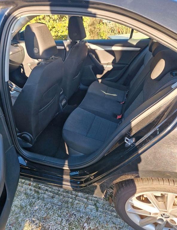 Gebraucht Skoda Octavia Ambition 105 PS (77 kW) 2015 Schwarz Kleinwagen