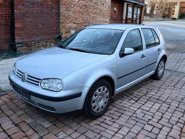 Silber Gebraucht 2002 VW Golf IV Limousine | 500 € (Superpreis) - Bild 1/4