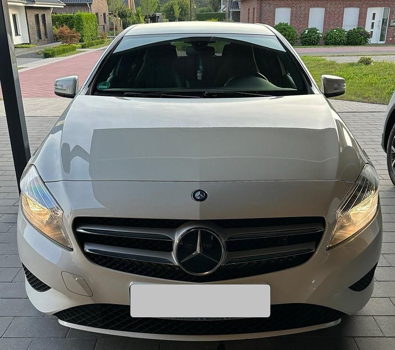 Weiß Gebraucht 2013 Mercedes A180 Limousine | 8.500 € (Guter Preis) - Bild 1/4