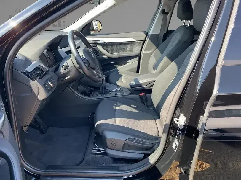 Używany BMW X1 Advantage 140 KM (102 kW) 2020 Czarny SUV