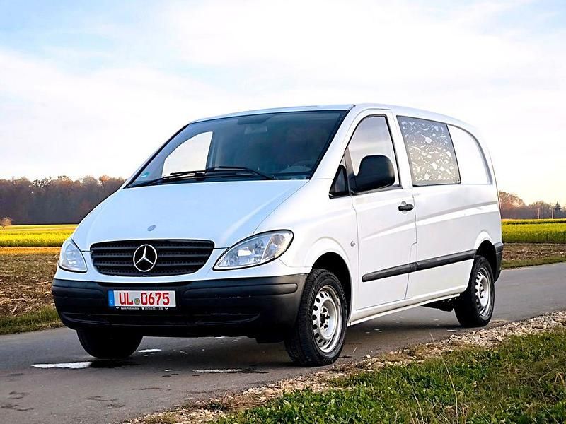 Weiß Gebraucht 2005 Mercedes Vito Van / Kleinbus | 3.995 € (Fairer Preis) - Bild 1/4