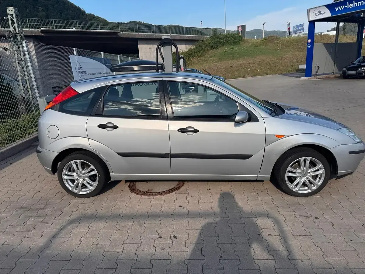 Gebraucht Ford Focus 101 PS (74 kW) 2004 Silber Limousine