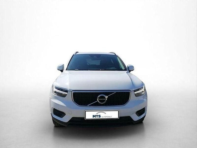 Gebraucht Volvo XC40 Momentum 129 PS (94 kW) 2021 Weiß SUV