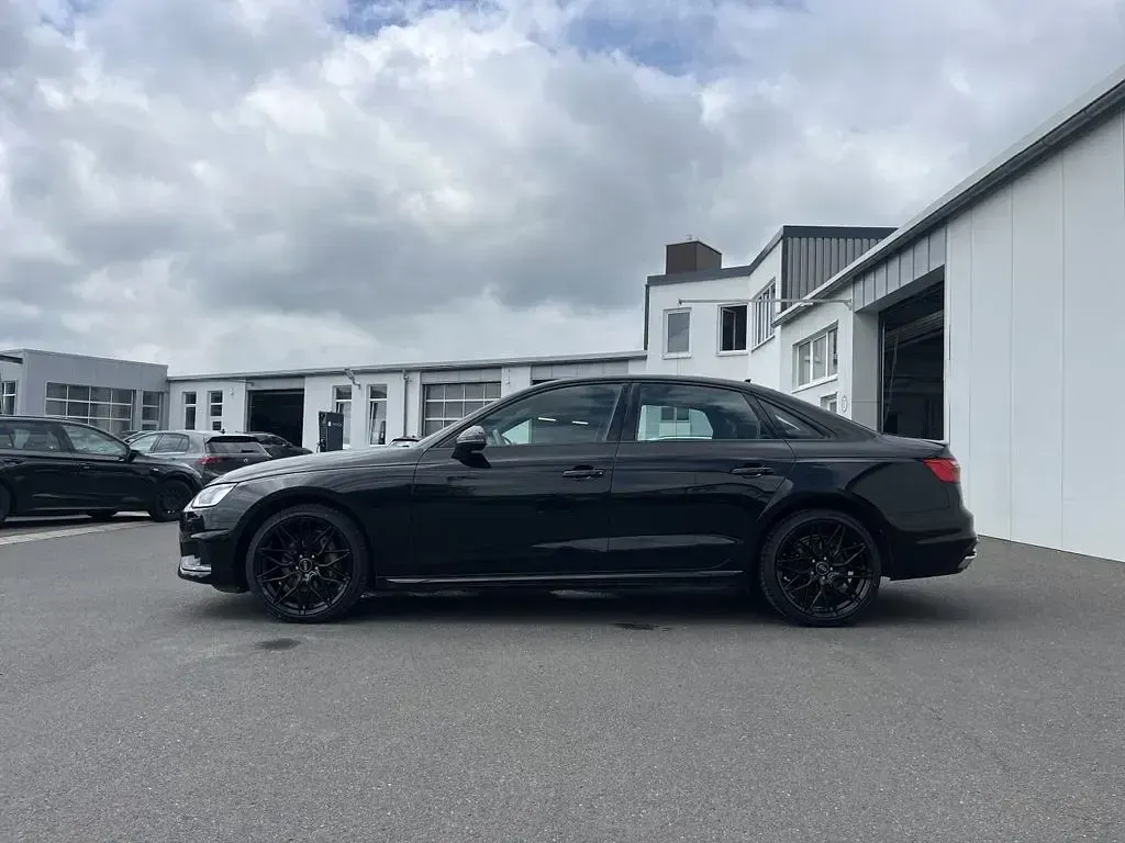 Gebraucht Audi A4 Ambiente 204 PS (150 kW) 2022 Mythosschwarz Limousine