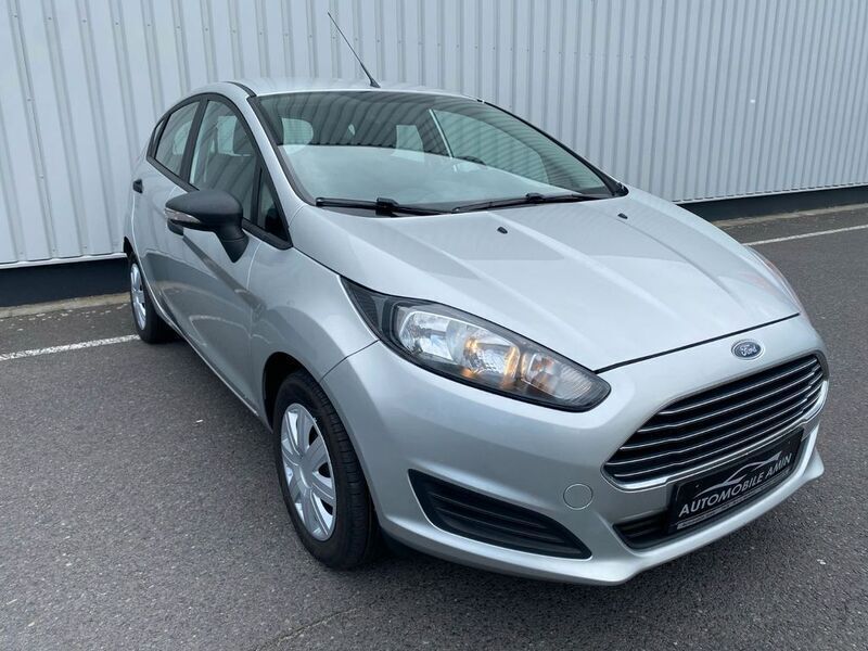 Gebraucht Ford Fiesta Ambiente 75 PS (55 kW) 2015 Silber Kleinwagen