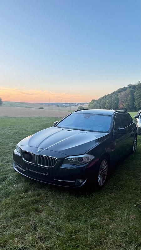 Grau Gebraucht 2012 BMW 530 Performance Kombi | 15.500 € (Etwas zu teuer) - Bild 1/4