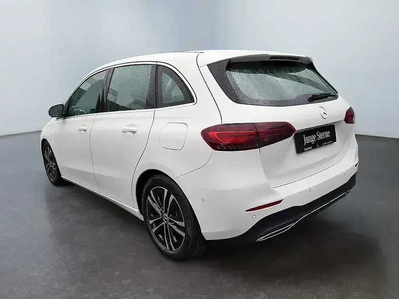Gebraucht Mercedes B200 Progressive 150 PS (110 kW) 2025 Weiß Van / Kleinbus