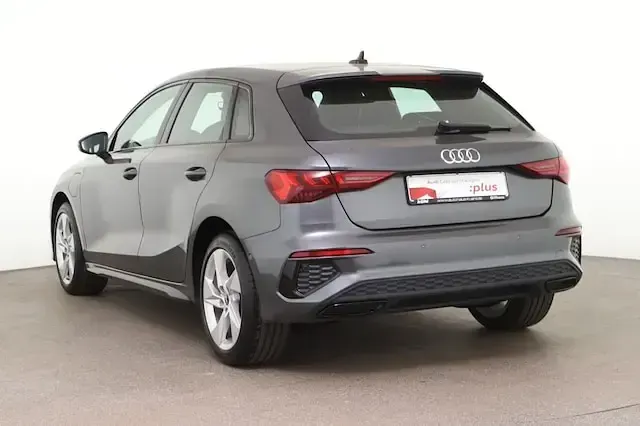 Gebraucht Audi A3 Sportback e-tron Design 204 PS (150 kW) 2021 Daytonagrau perleffekt Kleinwagen