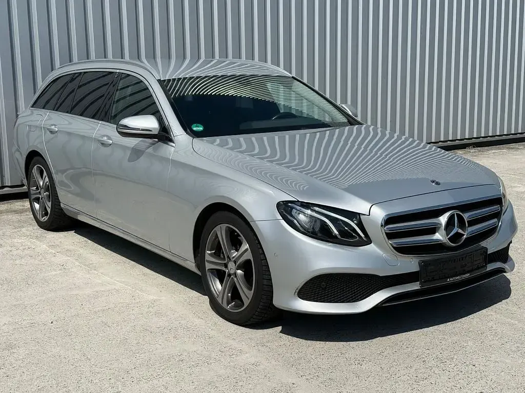 Gebraucht Mercedes E220 Avantgarde 194 PS (142 kW) 2018 Silber Limousine