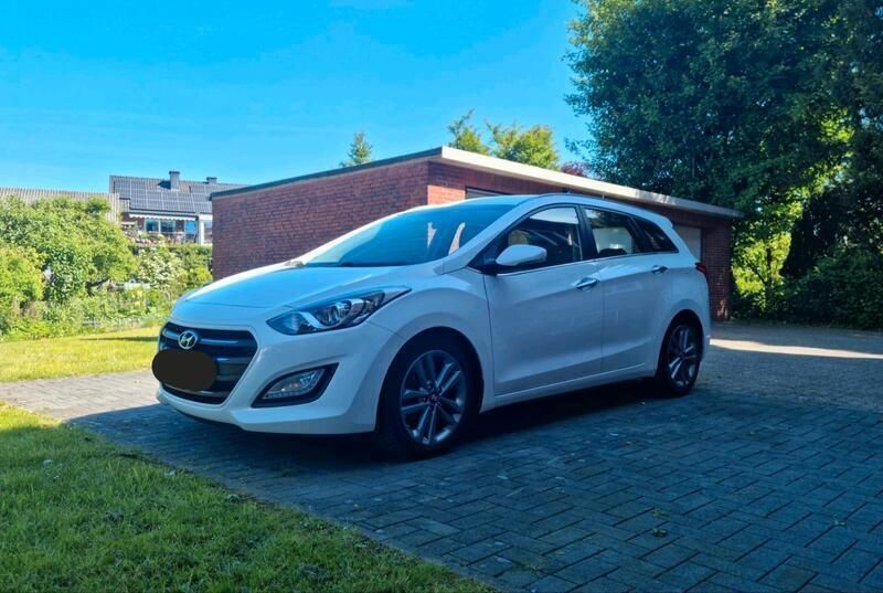Weiß Gebraucht 2015 Hyundai i30 YES! Gold Kombi | 8.999 € (Fairer Preis) - Bild 1/4