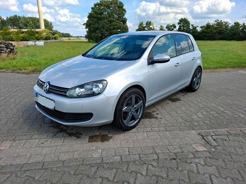 Silber Gebraucht 2010 VW Golf VI Limousine | 4.900 € (Etwas zu teuer) - Bild 1/4