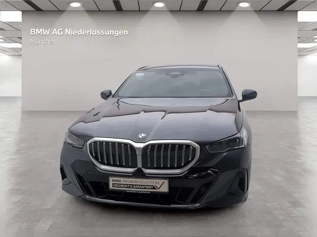 Gebraucht BMW 520 M Sport 190 PS (139 kW) 2025 Grau Kombi