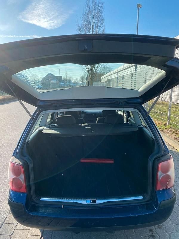 Gebraucht VW Passat 115 PS (84 kW) 2001 Blau Kombi