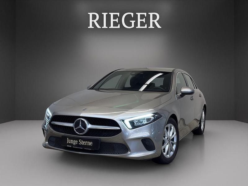 Silber Gebraucht 2020 Mercedes A160 Limousine | 17.900 € (Guter Preis) - Bild 1/4