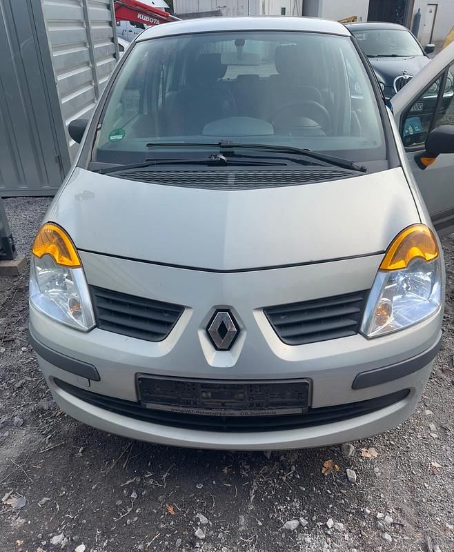 Usata Renault Modus 70 CV (51 kW) 2005 Argento Monovolume