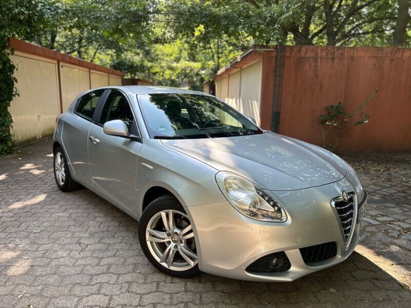 Silber Gebraucht 2011 Alfa Romeo Giulietta Kleinwagen | 6.800 € (Fairer Preis) - Bild 1/4