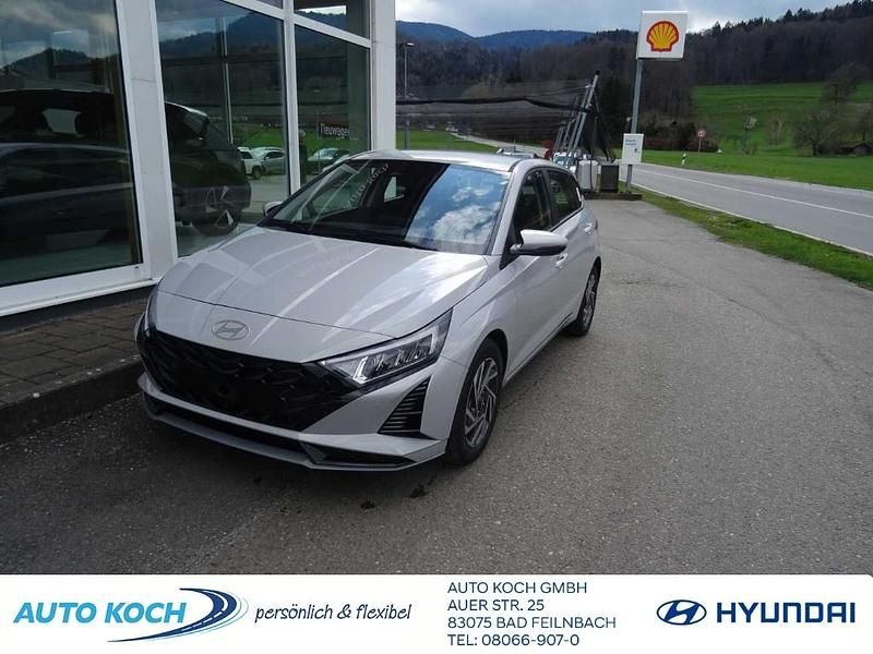 Lumen grey / mic) (grau Neu 2025 Hyundai i20 Trend Limousine | 22.990 € (Etwas zu teuer) - Bild 1/4