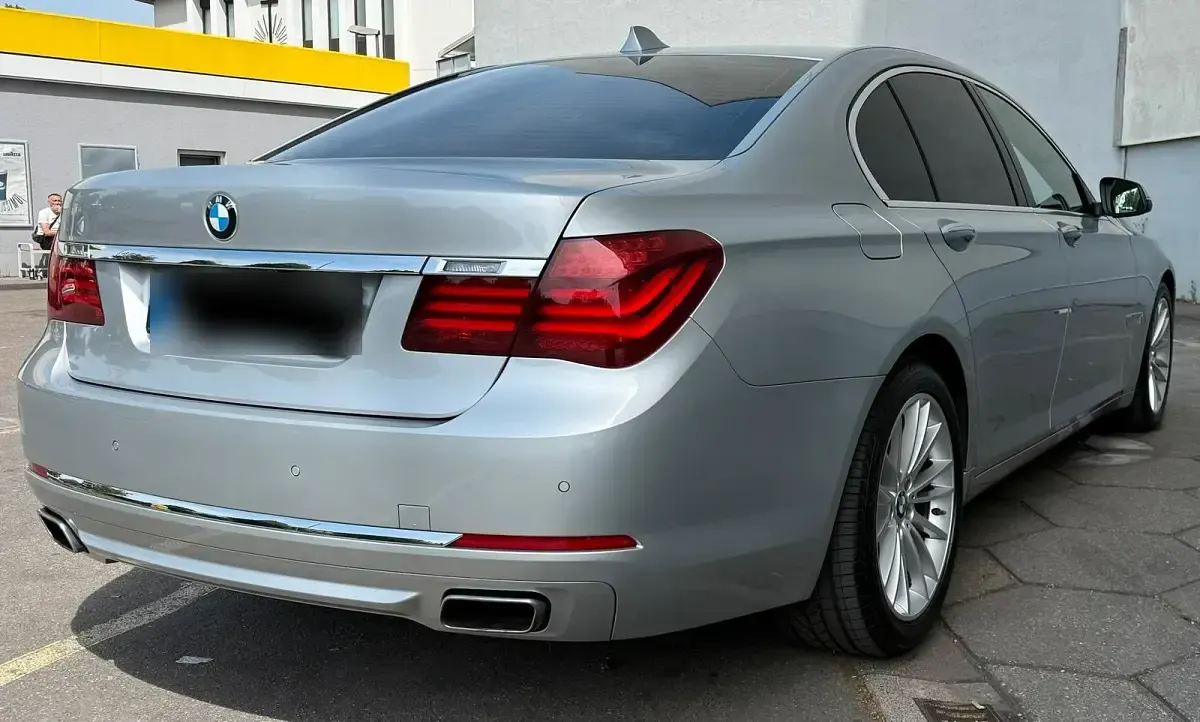 Gebraucht BMW 740 313 PS (230 kW) 2015 Silber Limousine
