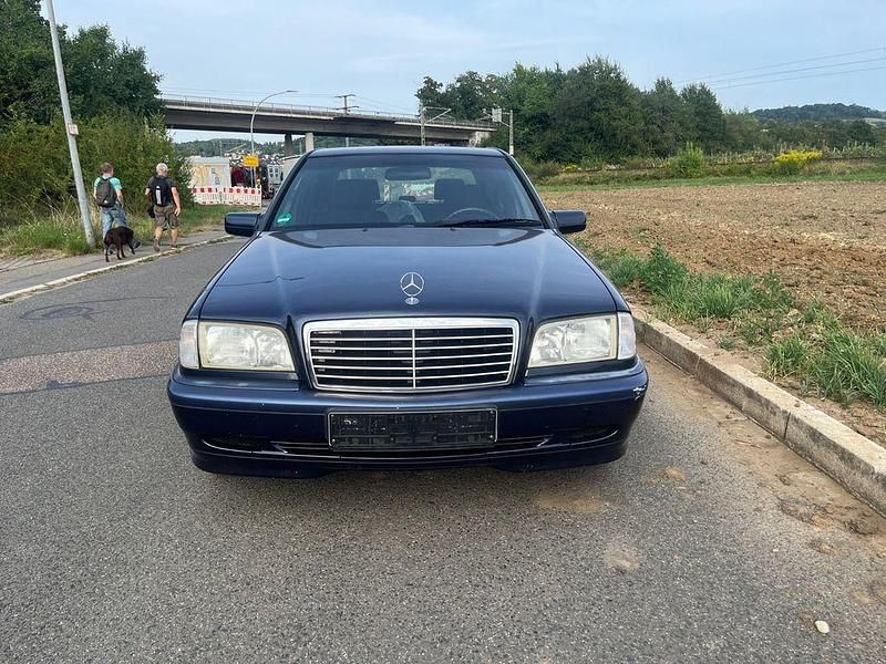 Blau Gebraucht 2000 Mercedes C200 Classic Limousine | 2.200 € (Etwas zu teuer) - Bild 1/4
