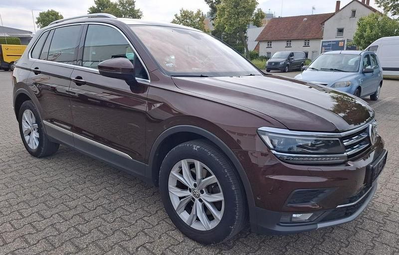 Rot Gebraucht 2019 VW Tiguan Highline SUV | 21.590 € (Guter Preis) - Bild 1/4