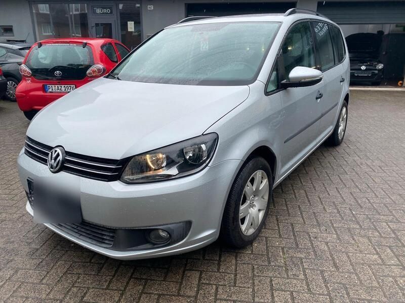 Silber Gebraucht 2011 VW Touran Van / Kleinbus | 5.900 € (Fairer Preis) - Bild 1/4