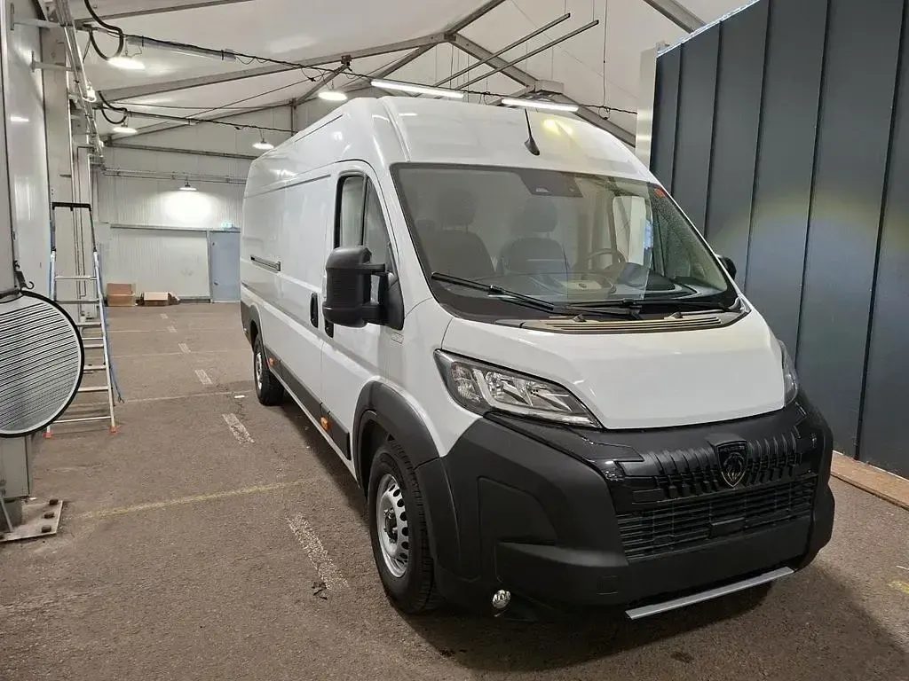 Gebraucht Peugeot Boxer 140 PS (102 kW) 2025 Weiß Van