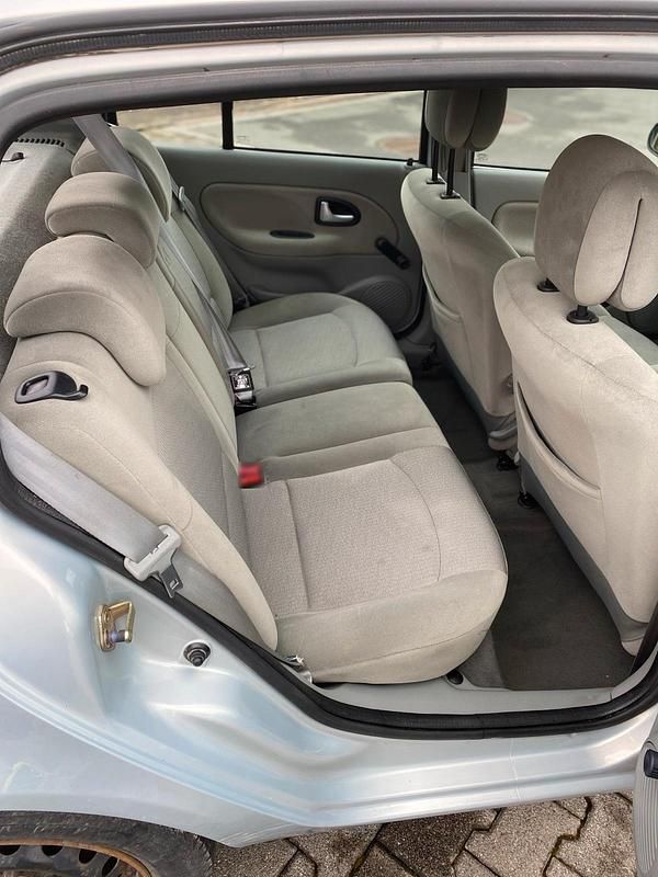 Gebraucht Renault Clio II 75 PS (55 kW) 2002 Silber Kleinwagen