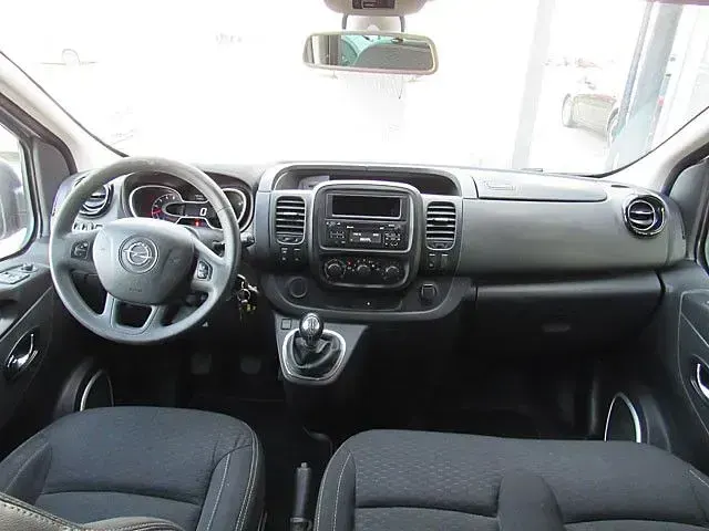 Second-hand Opel Vivaro 125 CP (91 kW) 2017 Argintiu Monovolum