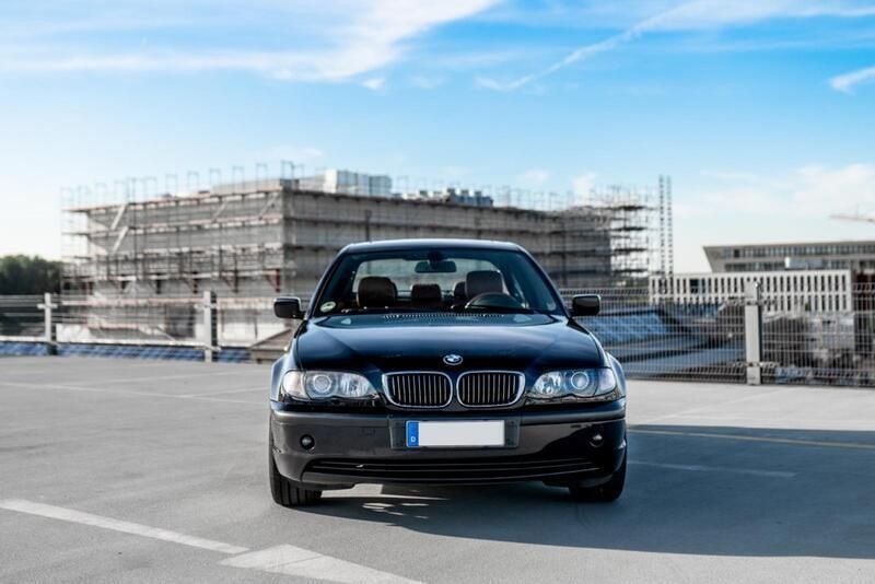 Blau Gebraucht 2004 BMW 325 Exclusive Limousine | 8.300 € (Etwas zu teuer) - Bild 1/4