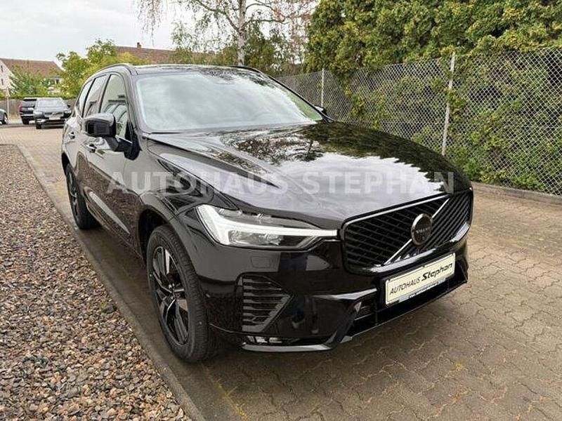 Neu Volvo XC60 Plus 250 PS (183 kW) 2025 Schwarz SUV