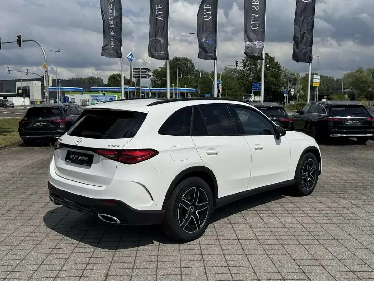 Gebraucht Mercedes GLC200 AMG line 204 PS (150 kW) 2025 Unilack polarweiß SUV