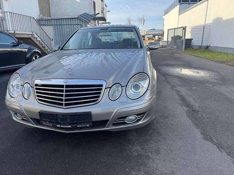 Gebraucht Mercedes E220 Avantgarde 170 PS (125 kW) 2007 Gold Limousine