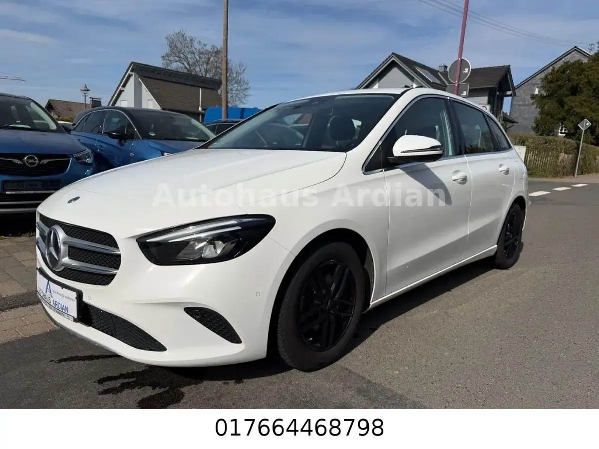 Gebraucht Mercedes B200 163 PS (119 kW) 2020 Weiß Kleinwagen
