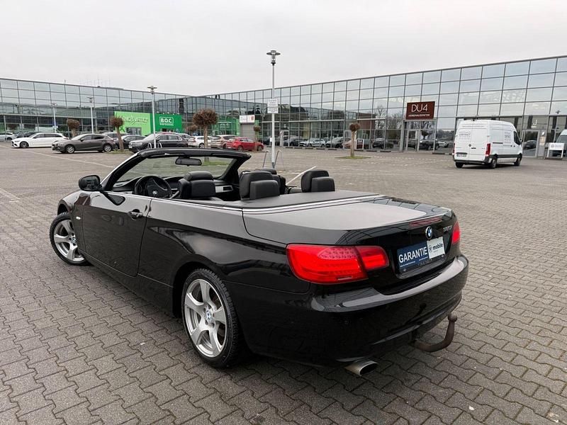 Gebraucht BMW 320 Cabriolet Comfort Edition 170 PS (125 kW) 2011 Schwarz Cabrio