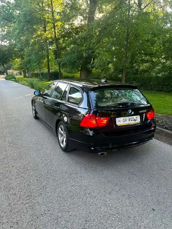 Gebraucht BMW 320 Efficient Dynamics 163 PS (119 kW) 2011 Schwarz Kombi