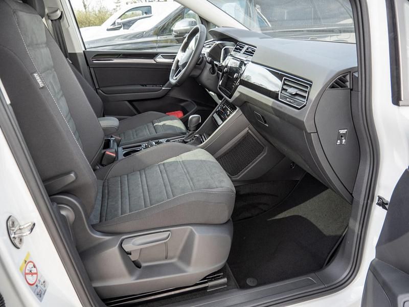 Gebraucht VW Touran Highline 150 PS (110 kW) 2025 Weiß Van / Kleinbus