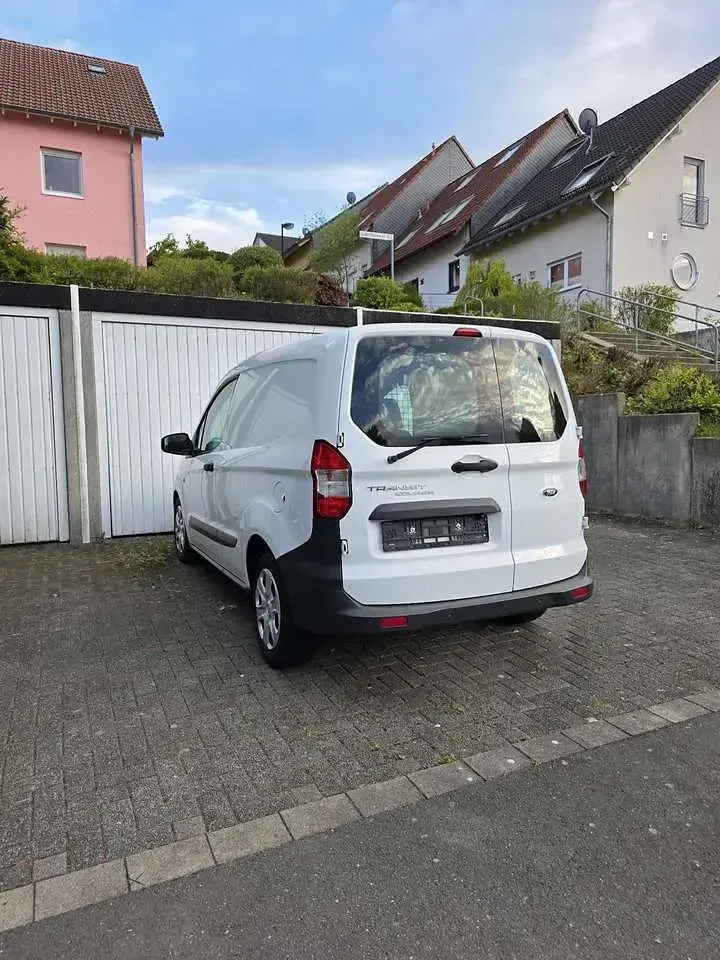 Gebraucht Ford Courier Trend 75 PS (55 kW) 2019 Weiß Van / Kleinbus