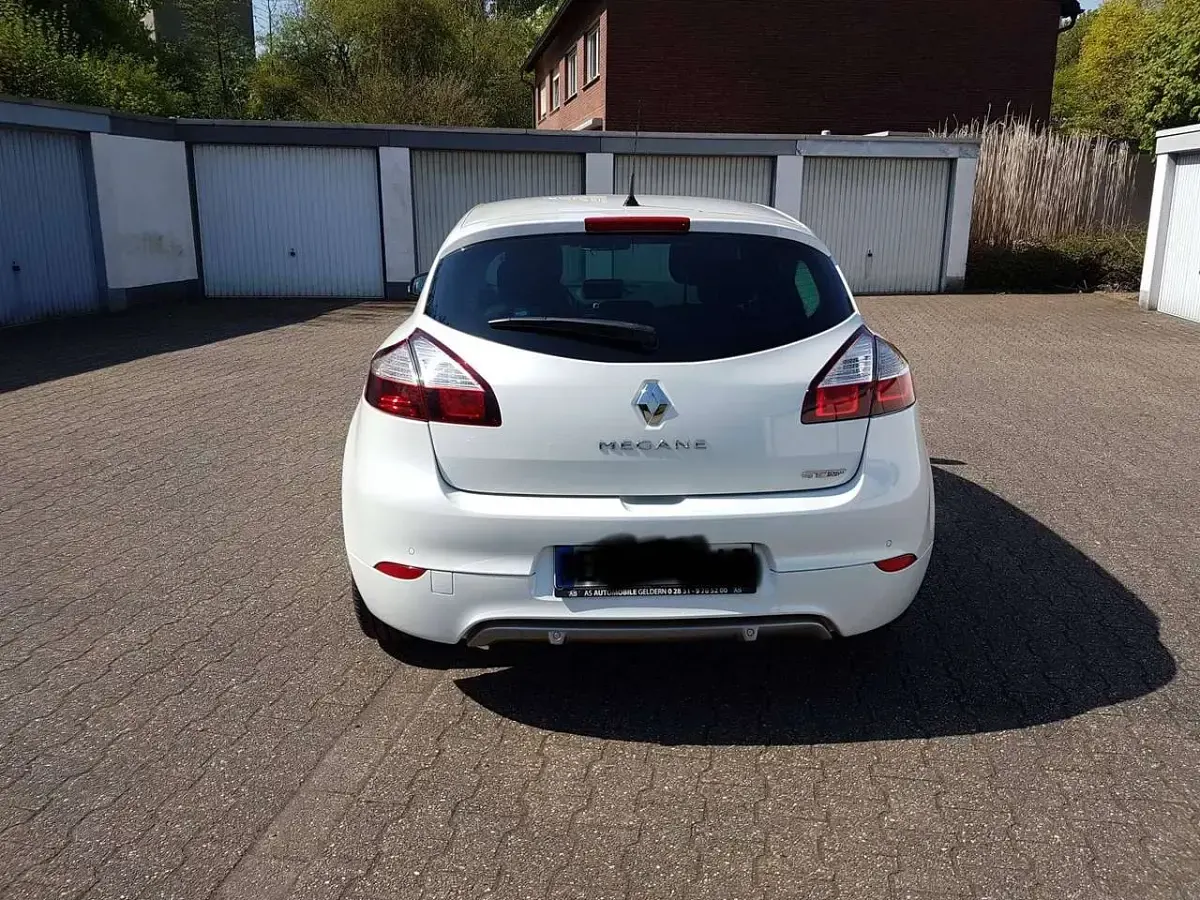 Gebraucht Renault Mégane III GT 160 PS (117 kW) 2015 Weiß Limousine