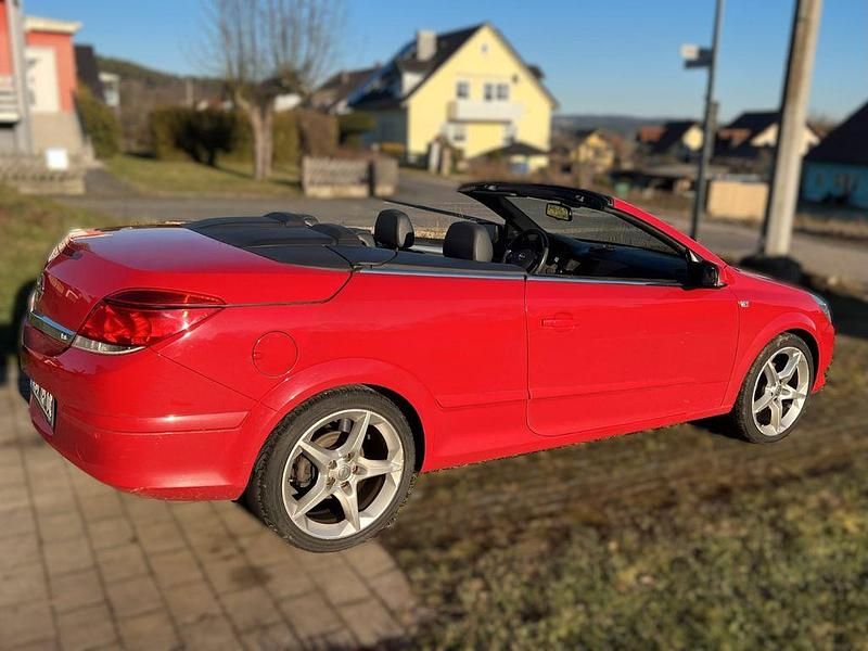 Gebraucht Opel Astra Cabriolet 140 PS (102 kW) 2008 Rot Cabrio