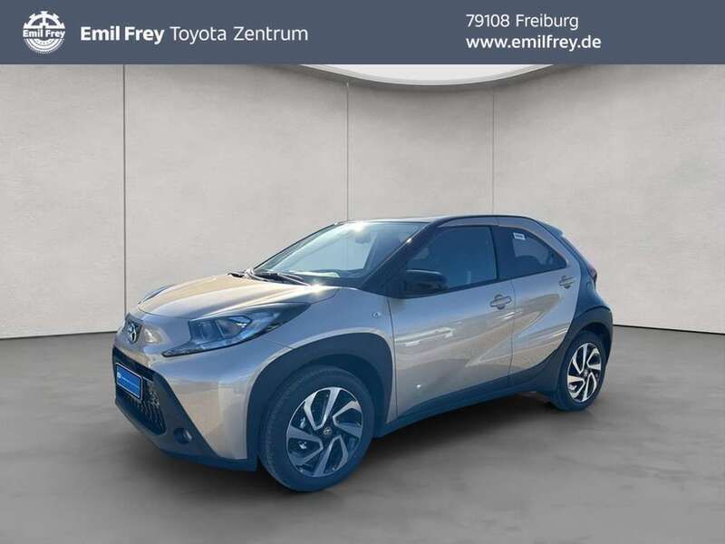 Grau Neu 2025 Toyota Aygo Business Edition Kleinwagen | 17.890 € - Bild 1/4
