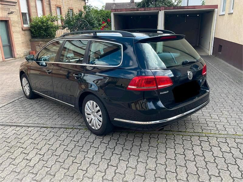 Schwarz Gebraucht 2012 VW Passat Kombi | 4.499 € - Bild 1/4