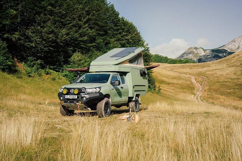 Gebraucht Toyota HiLux 204 PS (150 kW) 2023 Weiß Abholung