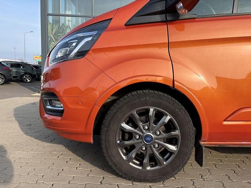 Gebraucht Ford Tourneo Titanium X 185 PS (136 kW) 2021 Orange Van / Kleinbus