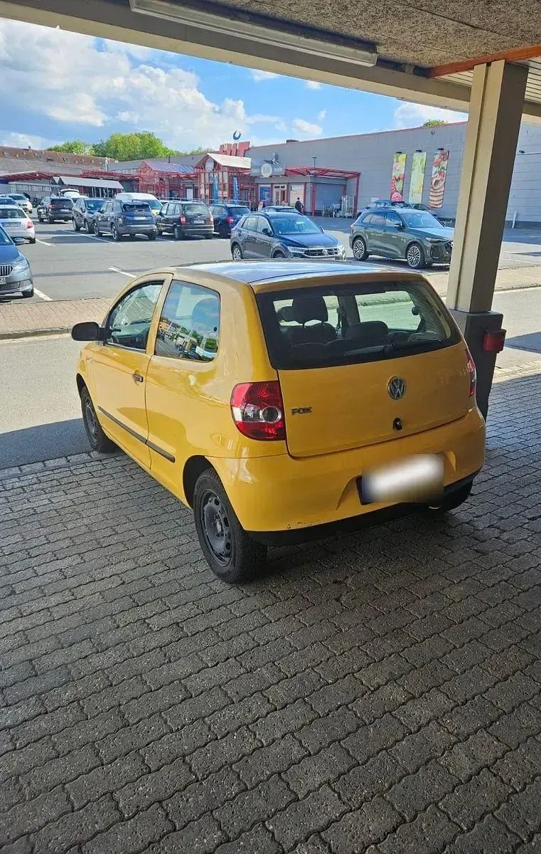 Gebraucht VW Fox 54 PS (39 kW) 2006 Gelb Kleinwagen