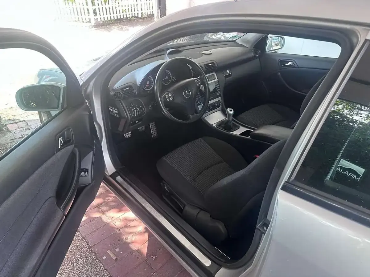 Gebraucht Mercedes C180 143 PS (105 kW) 2007 Grau Coupé