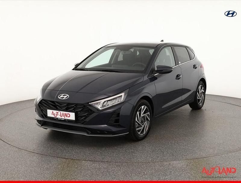 Grau Neu 2025 Hyundai i20 Limousine | 20.490 € (Etwas zu teuer) - Bild 1/4
